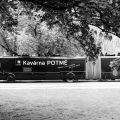 Autobusová Kavárna POTMĚ od 11. května na náměstí Míru v Praze