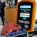 Počet cestujících platících v MHD bankovní kartou v Ostravě stoupá!