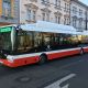 Praha testuje elektrobus s dynamickým dobíjením