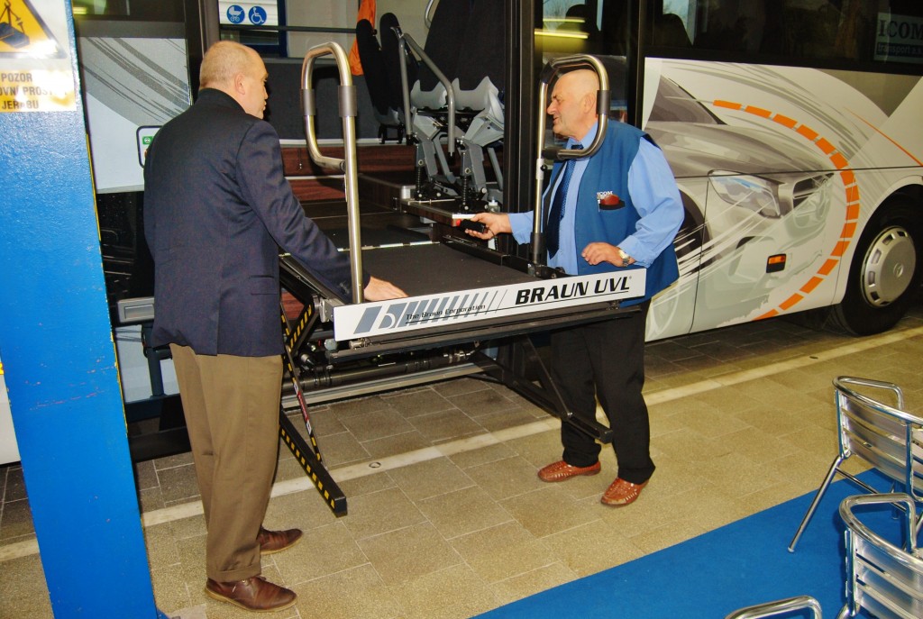 ICOM - Mercedes INTOURO Euro VI 1