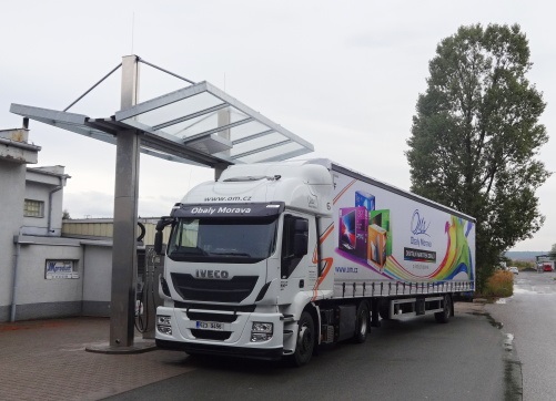 Foto_nahled-Plneni_vozidla_ Iveco_Stralis_na_nove_CNG_stanici_Bonettu_v_Hradci_Kralove