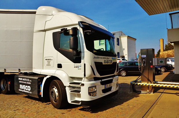 Foto_7-Tahac_IVECO_STRALIS_330_EURO_6_Natural_Power_jezdici_na_CNG