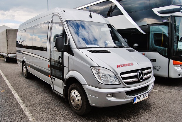 Mercedes - Benz Sprinter 519 CDI společnosti RUBEŠ autobusová zájezdová doprava, náhodné foto jeden ze starších vozů. (foto: Zdeněk Nesveda)