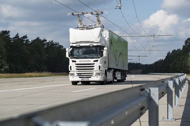 Scania G 360 4x2 with pantograph, electrically powered truck at the Siemens eHighway.  Gross Dölln, Germany Photo: Dan Boman 2014