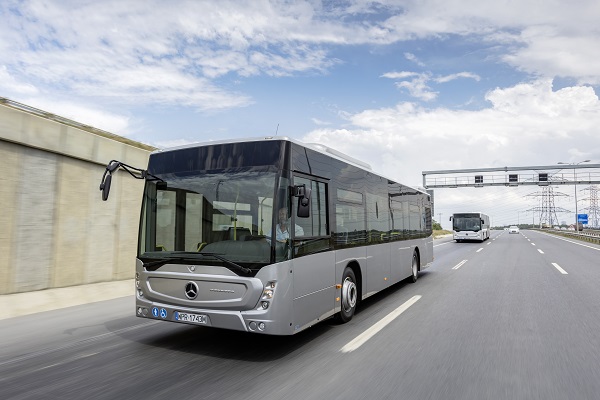 Mercedes-Benz Conecto, Exterieur, anthrazit metallic, OM 936 mit 220 kW/299 PS; 7,7 L Hubraum, 6-Gang Automatikgetriebe, Länge/Breite/Höhe: 12.105/2.550/3.120 mm, Beförderungskapazität: 1/105;  Mercedes-Benz Conecto, Exterior, anthracite metallic, OM 936 rated at 220 kW/299 hp, displacement 7.7 l, 6-speed automatic transmission, length/width/height: 12105/2550/3120 m, passenger capacity: 1/105