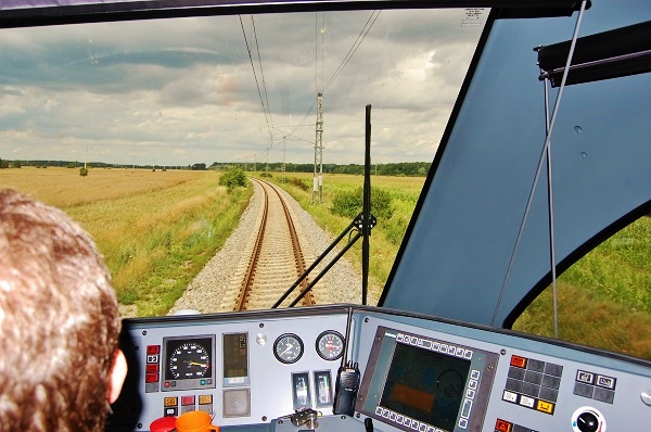 Rekuperovaná energie na železnici pro nabíjení elektrobusů a elektromobilů, ilustrační foto: Zdeněk Nesveda