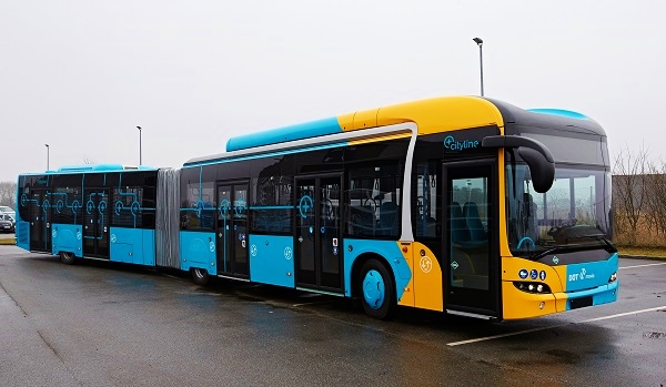 S kapacitou až 150 cestujících a s pěti automatickými posuvnými dveřmi přispěje v budoucnu 41 autobusů MAN Lion's City GL CNG ke zrychlení MHD v Kodani. (foto:MAN Truck & Bus) 