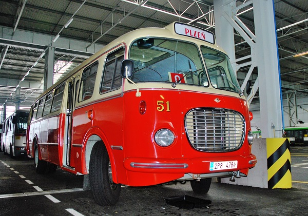 Městský autobus Škoda 706 RTO, stále v nejlepší kondici, odpočívá hezky v teploučku v moderním depu PMDP na Karlově a je připravený vyrazit 6. a 7. května do ulic Plzně. (foto: Zdeněk Nesveda)