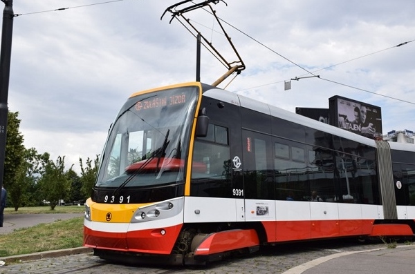 10.7. 2017 byla pojmenována další tramvaj 15T, a to po známém českém vynálezci a elektrotechnikovi Františku Křižíkovi (foto: DPP)