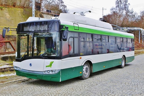 Parciálný trolejbus Škoda, Nezávislá prevádzka trolejbusu na batérie je podstatne ekologickejšia ako využitie prídavného dieselového agregátu s enormnou spotrebou paliva (v prepočte až dvojnásobok autobusu). (foto: Škoda Electric)