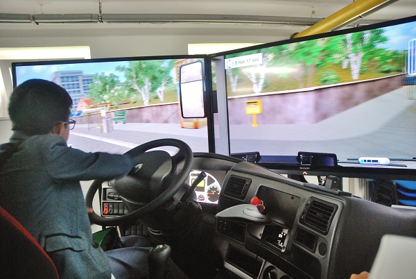 Arriva je také majitelem unikátního řidičského simulátoru, který si také návštěvníci měli možnost vyzkoušet (foto: Zdeněk Nesveda)