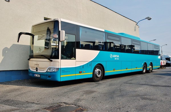 Také jeden z nových přírůstků v Arriva Střední Čechy velkokapacitní autobus Mercedes - Benz (foto: Zdeněk Nesveda)