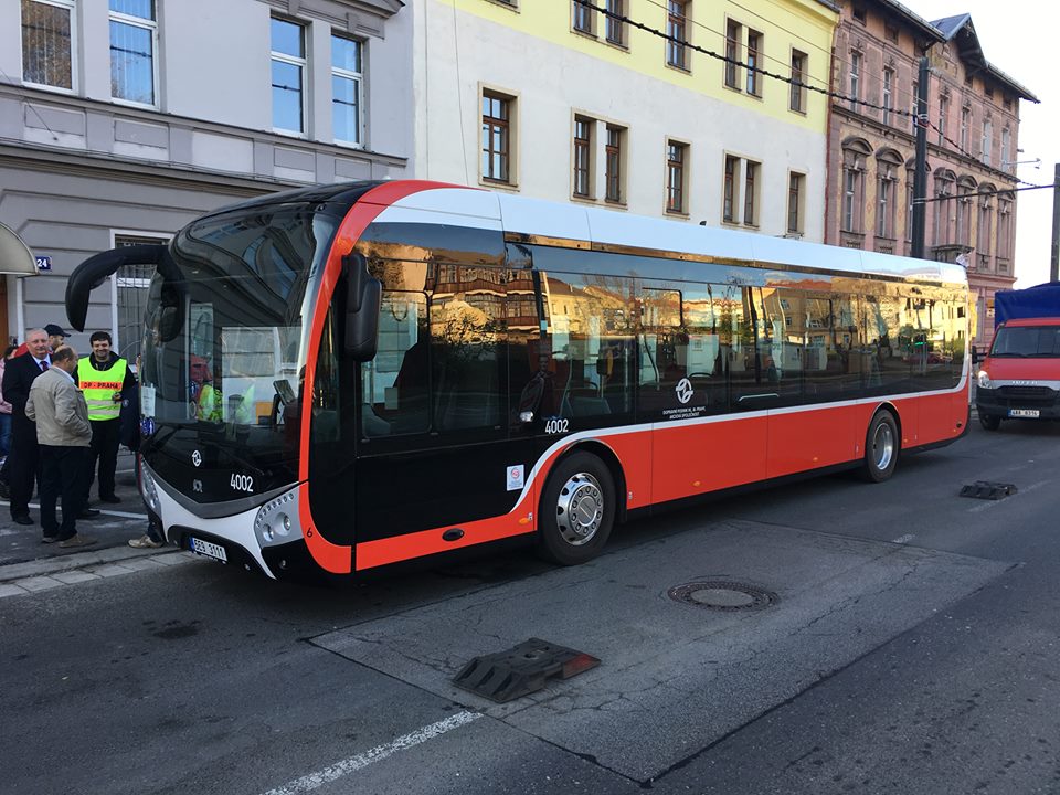 Elektrobus SOR NS12 (foto: DPP)
