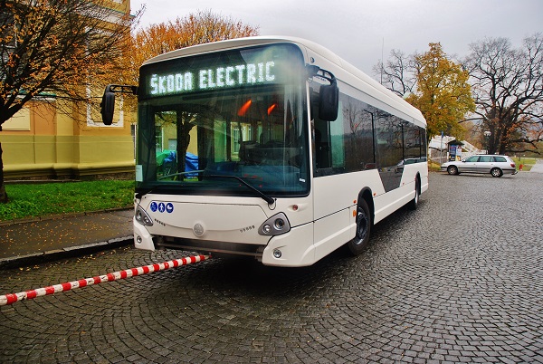 Nový elektrobus Škoda Electric v kabátě Iveco na veletrhu CZECHBUS 2017 (foto: Zdeněk Nesveda) 