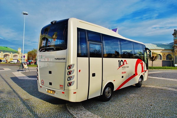 Autobus ISUZU Turquoise, kterým jezdila vláda vystavený v roce 2016 na veletrhu CZECHUBS v Praze (foto: Zdeněk Nesveda)