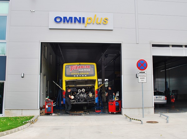 Nové servisní centrum OMNIplus  Mercedes - Benz, Setra v Nitře. (foto: BusPress)