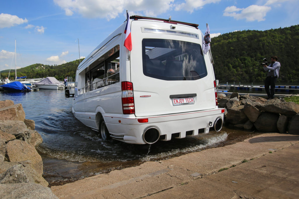 Unikátny obojživelný autobus na veľtrhu BUS SHOW 2018 v Nitre