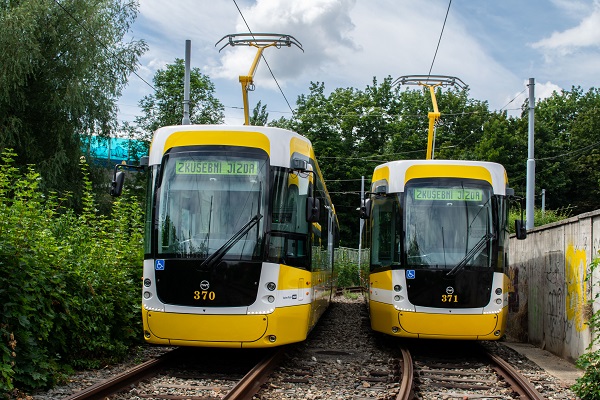 Do provozu zítra poprvé vyjedou 3 nové plně klimatizované a zcela nízkopodlažní tramvaje EVO2