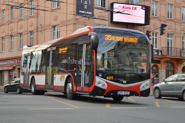Nový městský autobus v Plzni SOR NS 12 diesel, barvách PMDP v atraktivním designu od architekta Patrika Kotase (foto: PMDP)