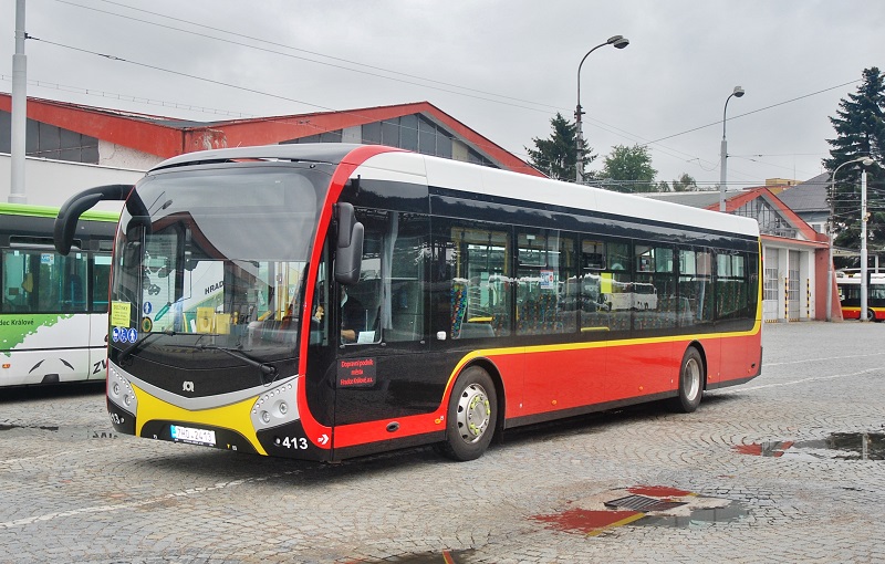 23 elektrických autobusů s čistě ekologickým pohonem, je největší flotila v ČR a jezdí v Hradci Králové (foto: Zdeněk Nesveda)