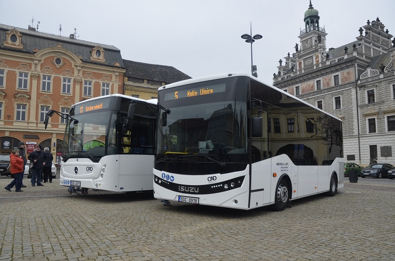 Autobusy Mercedes a ISUZU v Kolíně