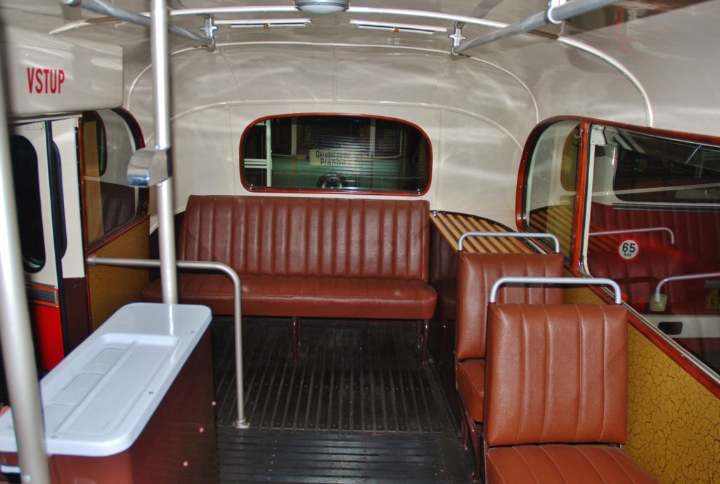Poválečný československý autobus Škoda 706 RO 1951 ve sbírce muzea DPP (foto: Zdeněk Nesveda) 