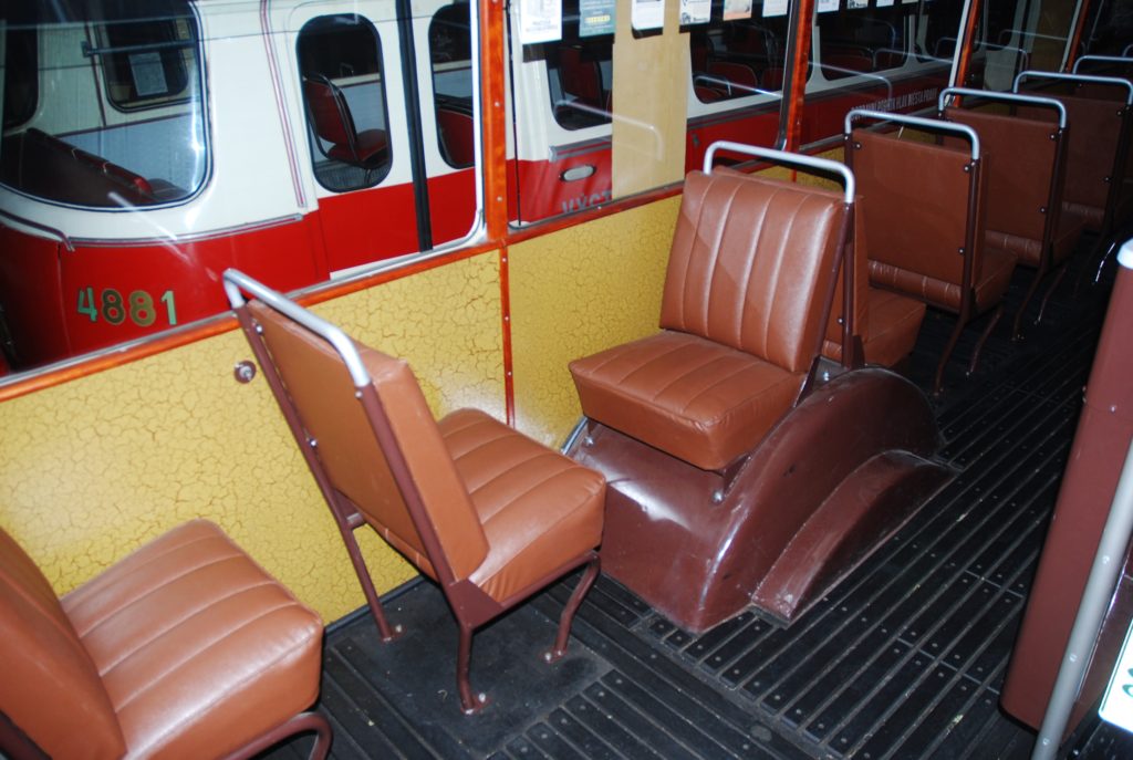 Poválečný československý autobus Škoda 706 RO 1951 ve sbírce muzea DPP (foto: Zdeněk Nesveda) 