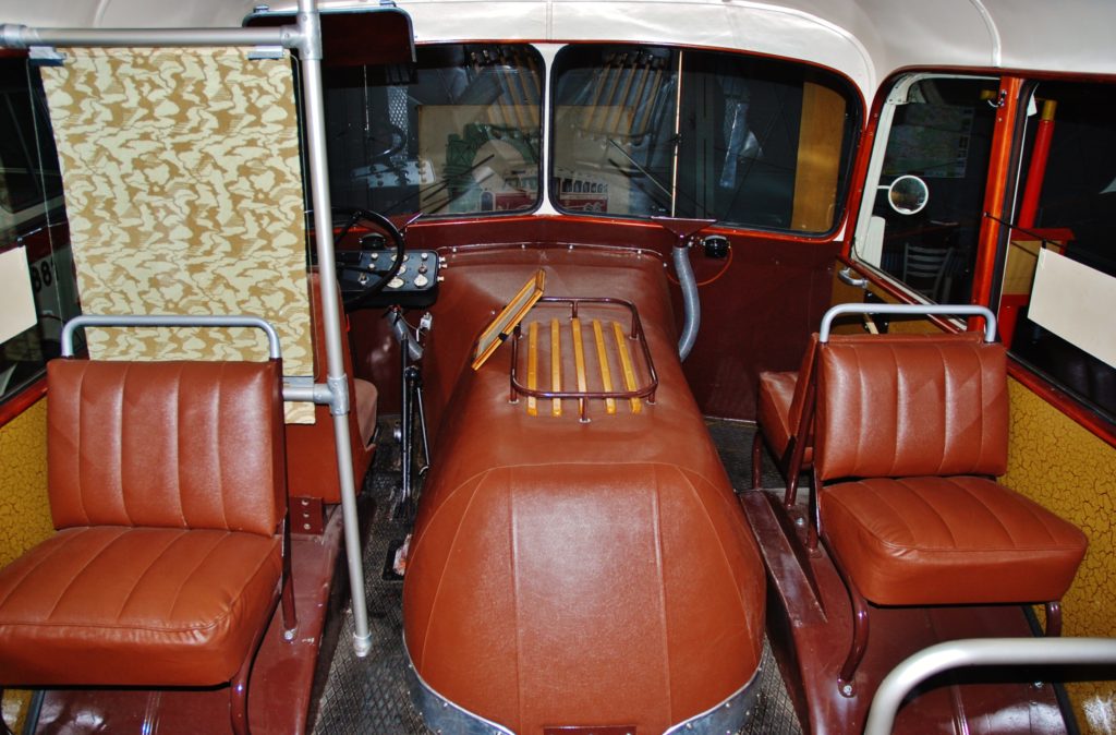 Poválečný československý autobus Škoda 706 RO 1951 ve sbírce muzea DPP (foto: Zdeněk Nesveda) 