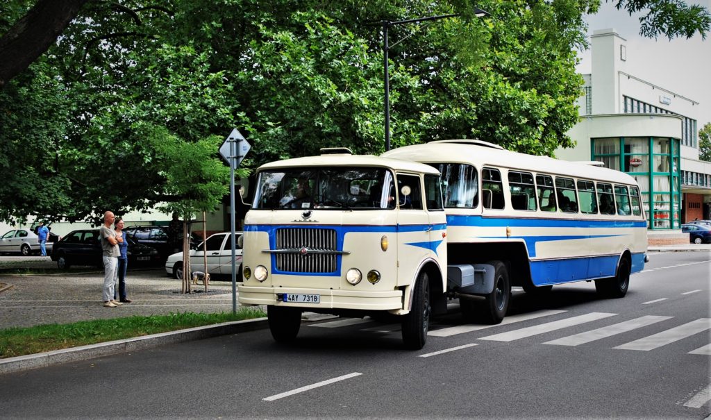 Historické autobusy Zlatý bažant Poděbrady 2016 foto: Zdeněk Nesveda 