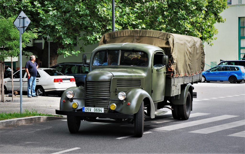 Historické autobusy Zlatý bažant Poděbrady 2016 foto: Zdeněk Nesveda 