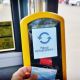 Platit bezkontaktní bankovní kartou lze již ve všech autobusech MHD v Plzni