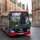 Scania testuje rychlé bezdrátové nabíjení elektrobusů v městském provozu